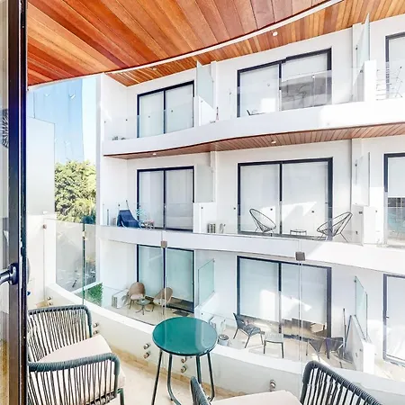 Menesse Midtown 2 Unit 208 Hotel